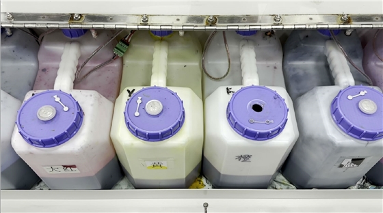 數(shù)碼印花機(jī)打圖出現(xiàn)方格的原(yuan)因